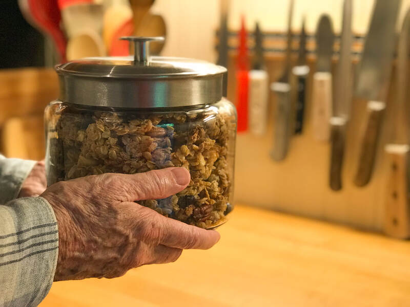 Easy granola recipe / Karen McCann / EnjoyLivingAbroad.com