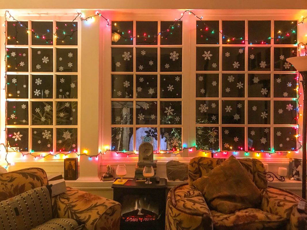 Cozy snowflakes / Cancelling Christmas, Hanukkah, Kwanzaa, Other Holidays / Karen McCann / EnjoyLivingAbroad.com